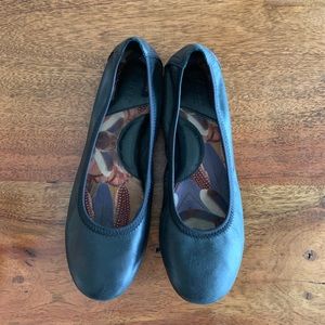 Born Black Ballet Flats Size 7